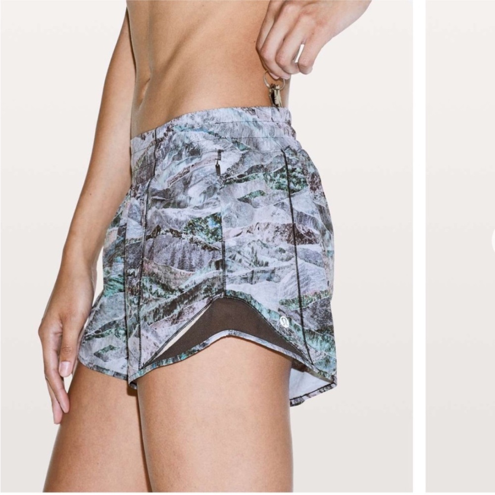 Lululemon Hotty Hot Short Springscape Multi Obsidian 10